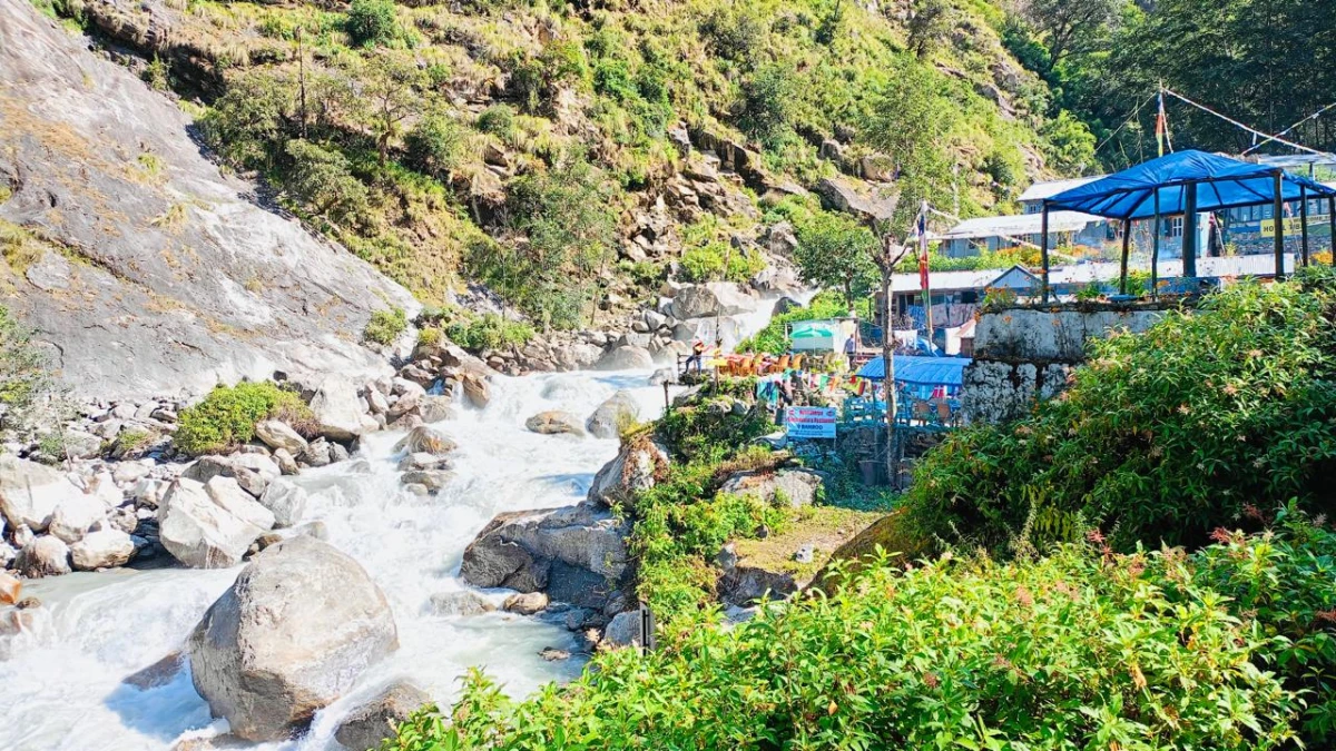 Trail along the Langtang Khola river on the way to Langtang Valley