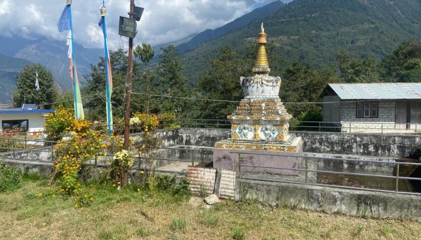 Monastery with local houses - Tarkeghyang, Helambu, Amayangri Trek
