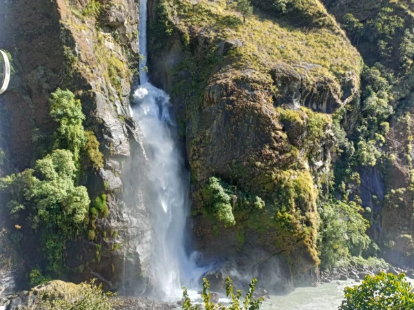 Chamche Waterfall Manang