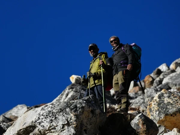 Hiking Trail Gokyo Renjo La Pass
