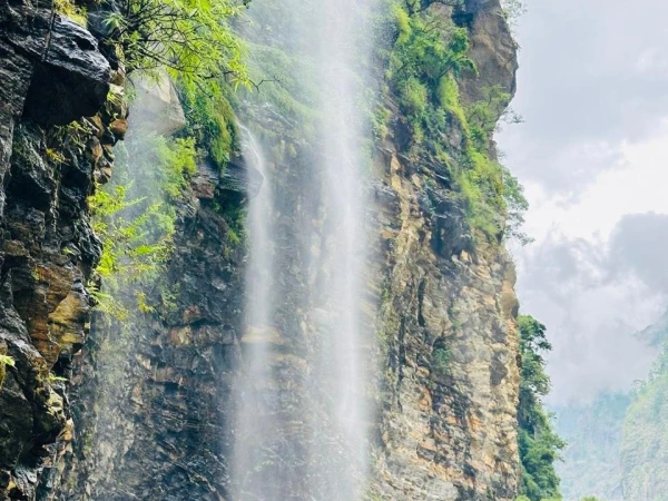 Waterfall Manaslu Trail