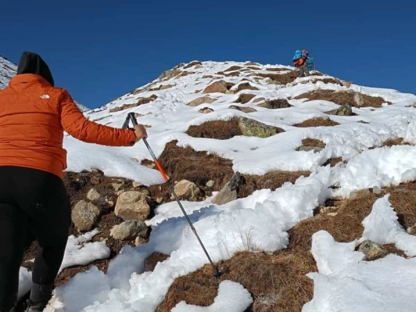 Yala Peak Female Climber