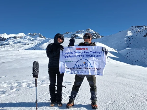 Yala Peak Trekkers Posing 1